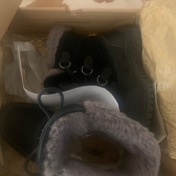 UGG BOOTS WOMENS SIZE 7 (BLACK) FAUX FUR / LACE UP / WORN ONCE - Picture 12 of 15